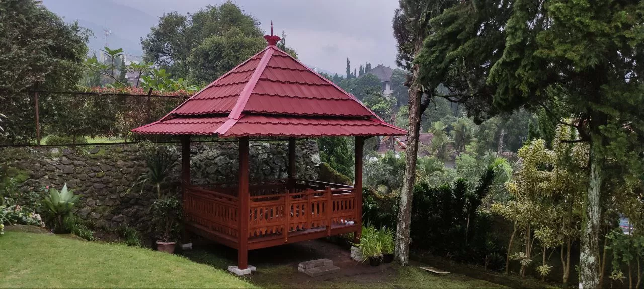 Gazebo Kayu Mahoni Wisma Hening 2 Sewa Villa Tretes